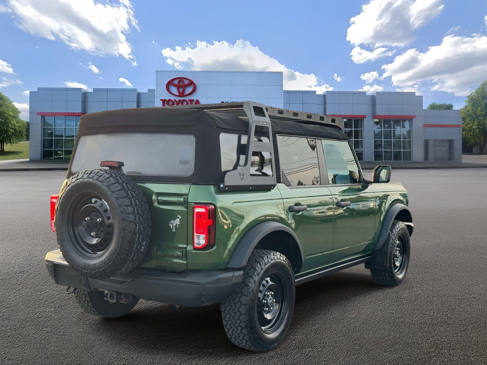 Used 2022 Ford Bronco Black Diamond image 6