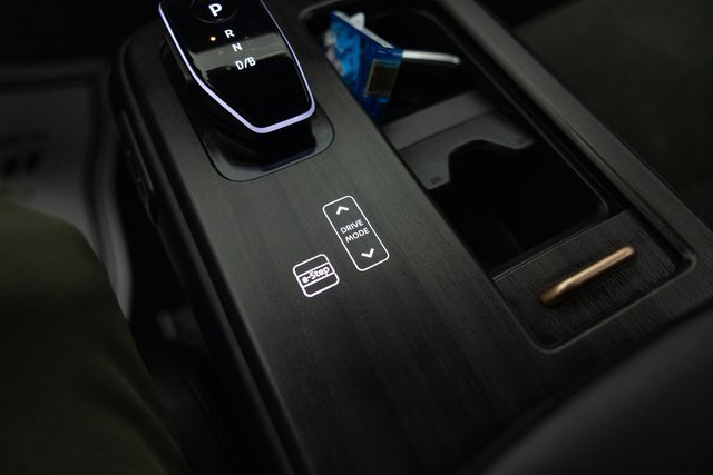 Used 2023 Nissan Ariya AWD image 31