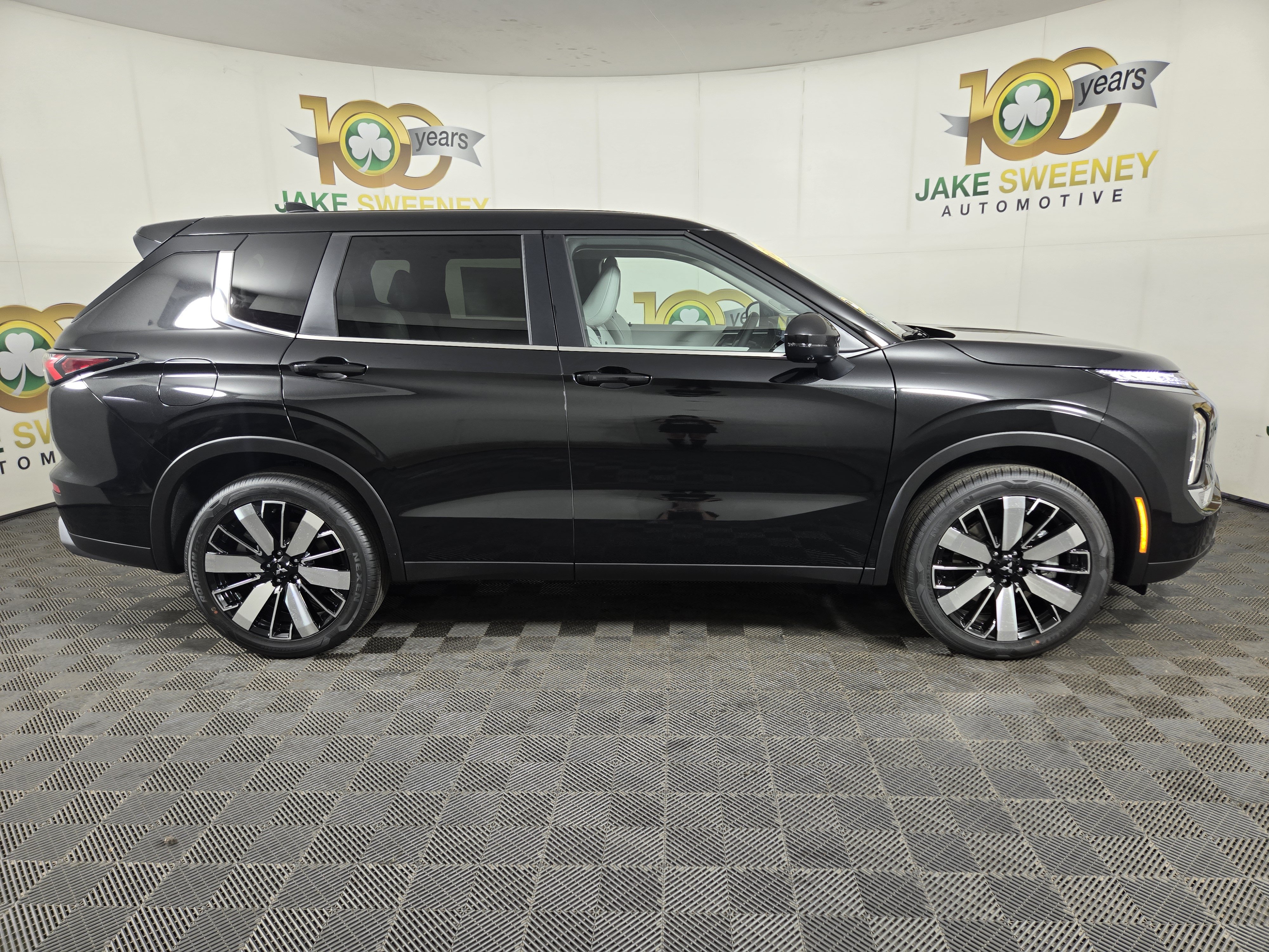 New 2026 Mitsubishi Outlander SE FWD image 8