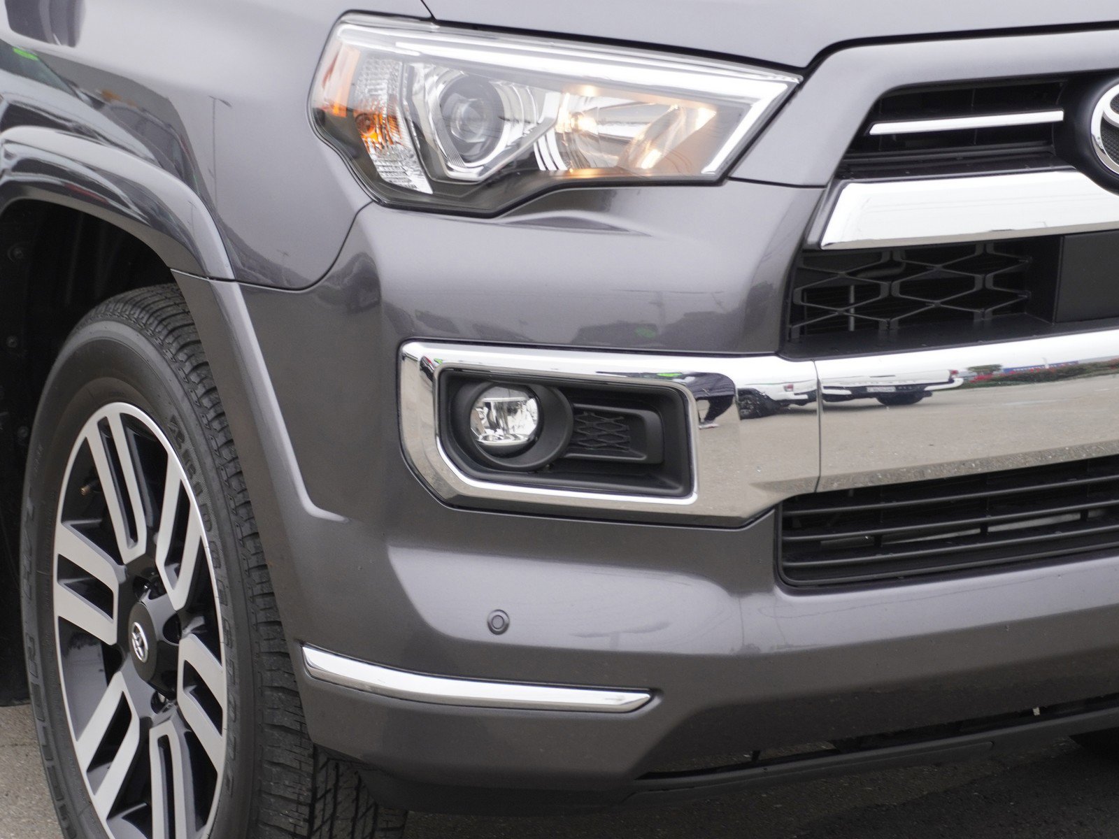 Used 2023 Toyota 4Runner Limited image 3