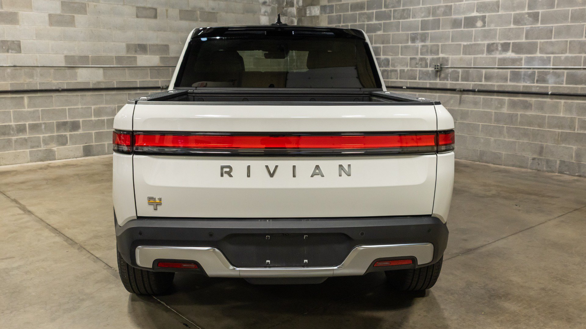 Used 2022 Rivian R1T Adventure AWD/4WD image 22