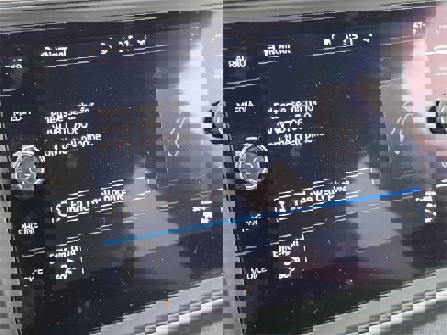 Used 2020 Volkswagen Atlas Cross Sport SE w/ Panoramic Sunroof Package image 5