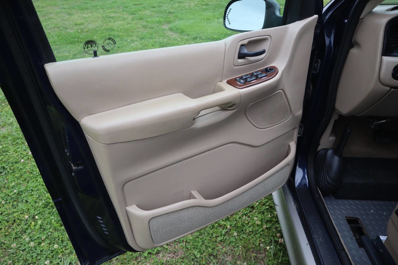 Used 2002 Ford Windstar SEL FWD image 39