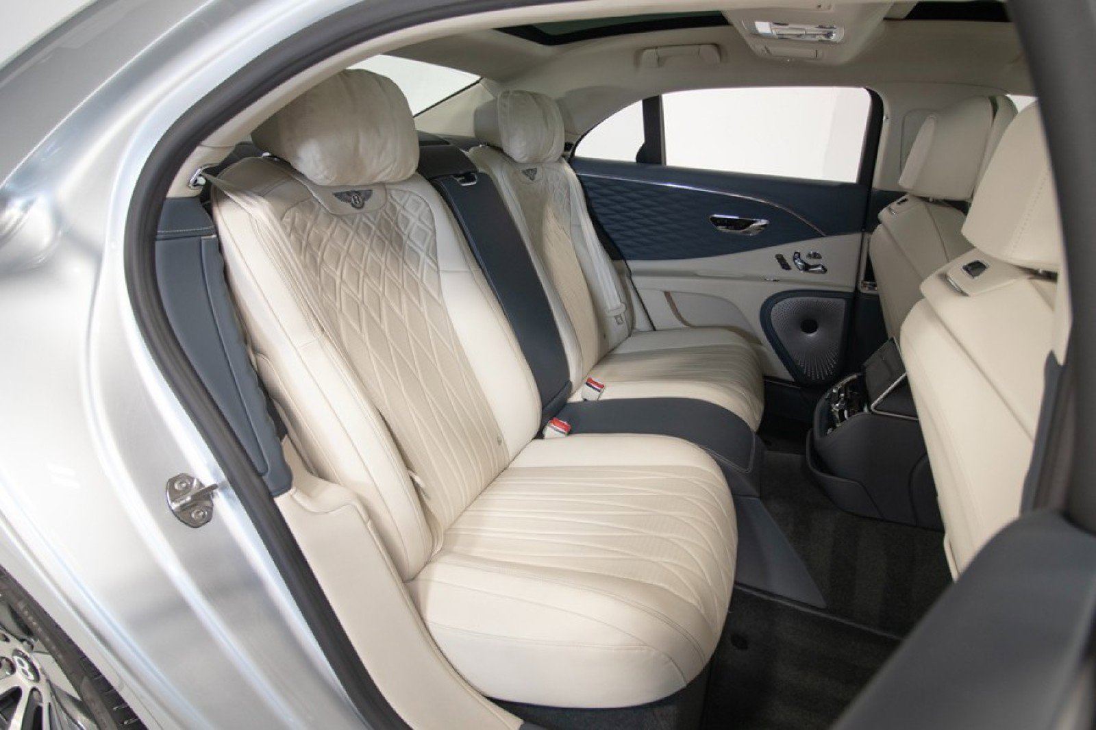Used 2021 Bentley Flying Spur W12 image 62