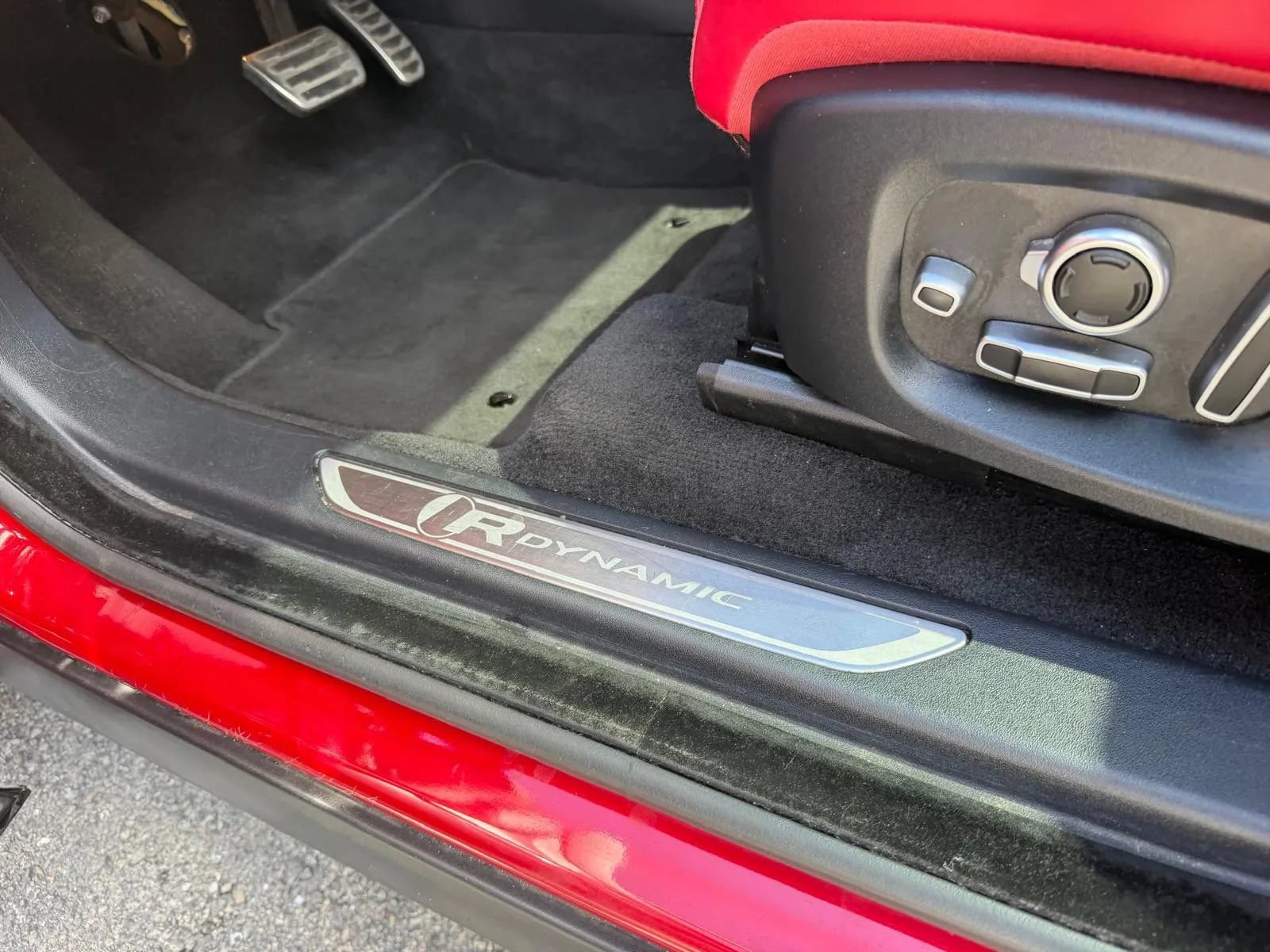 Used 2019 Jaguar E-PACE R-Dynamic HSE AWD/4WD image 14