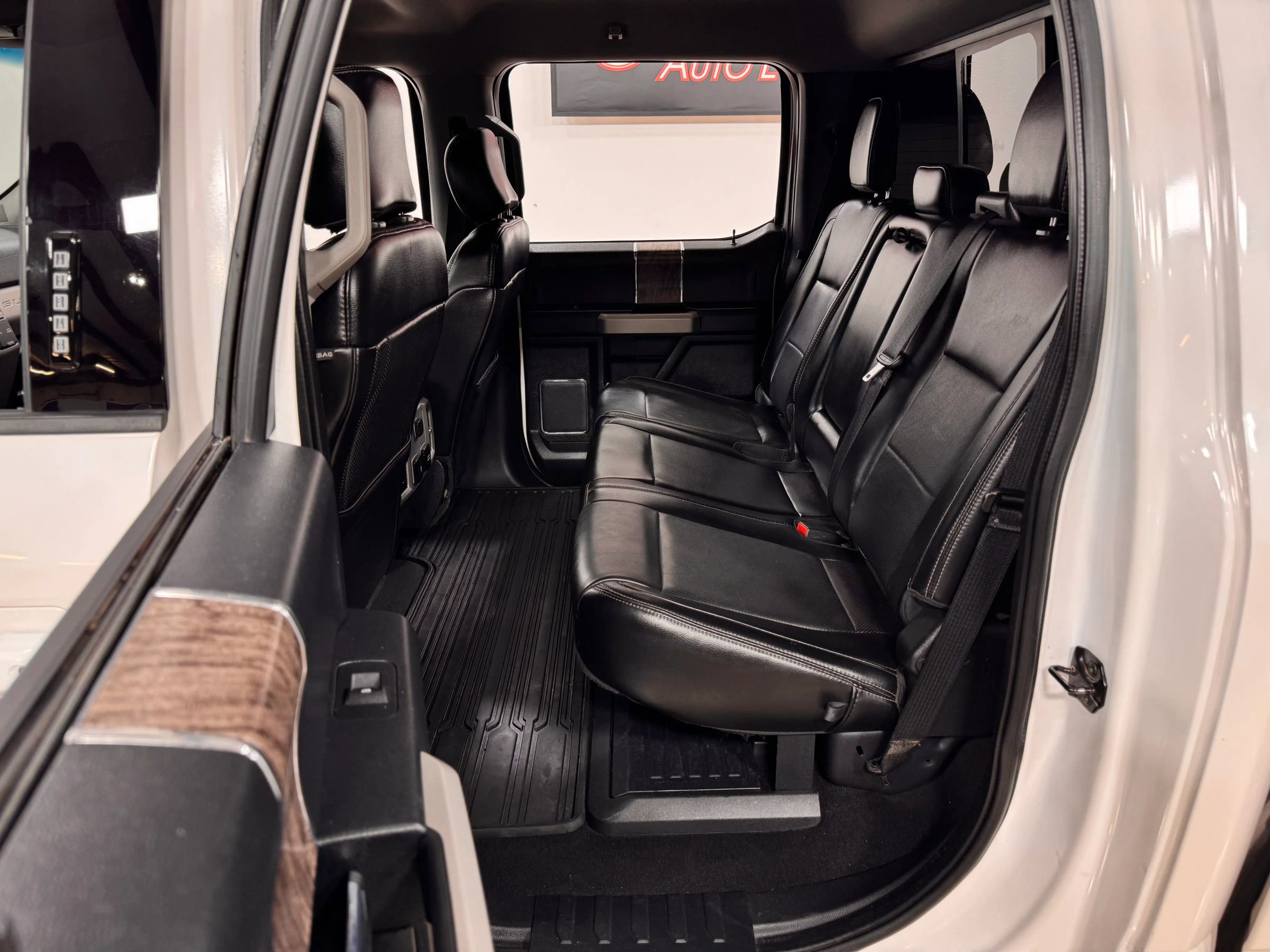 Used 2019 Ford F350 Lariat w/ Lariat Ultimate Package image 16