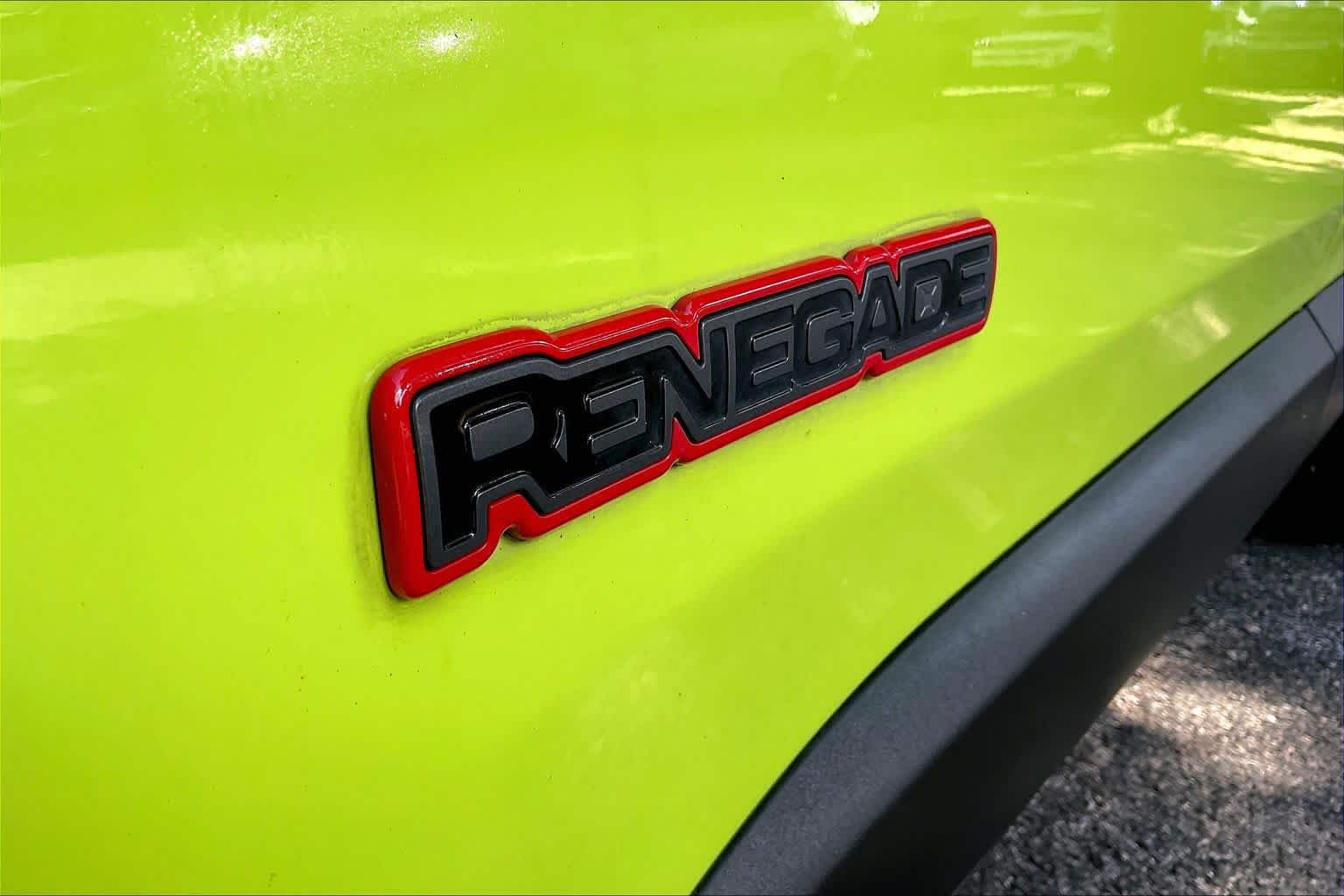 Used 2017 Jeep Renegade Trailhawk w/ Premium Trailhawk Package AWD/4WD image 10