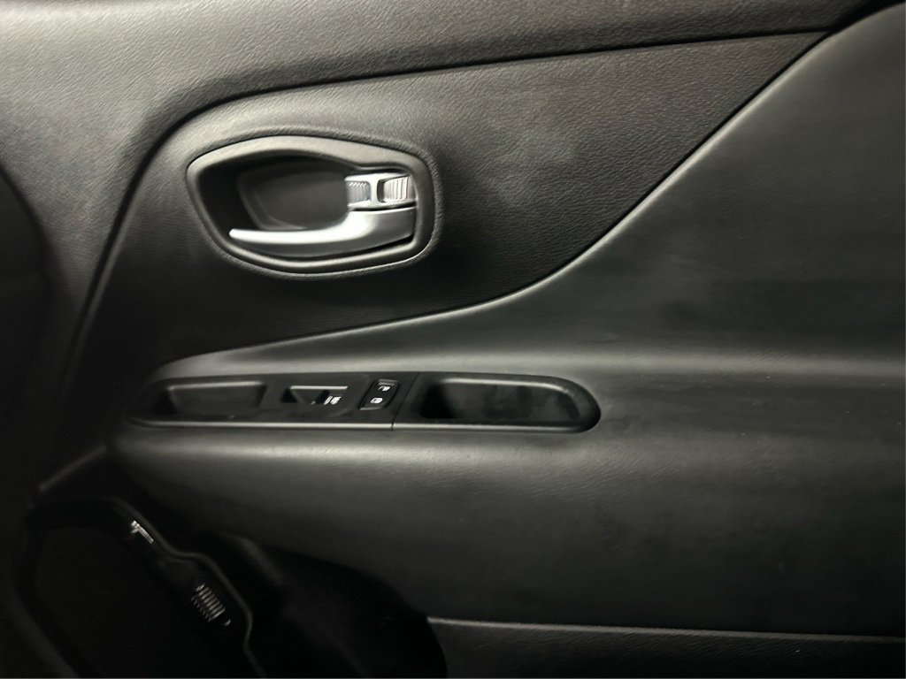 Used 2020 Jeep Renegade Altitude FWD image 29