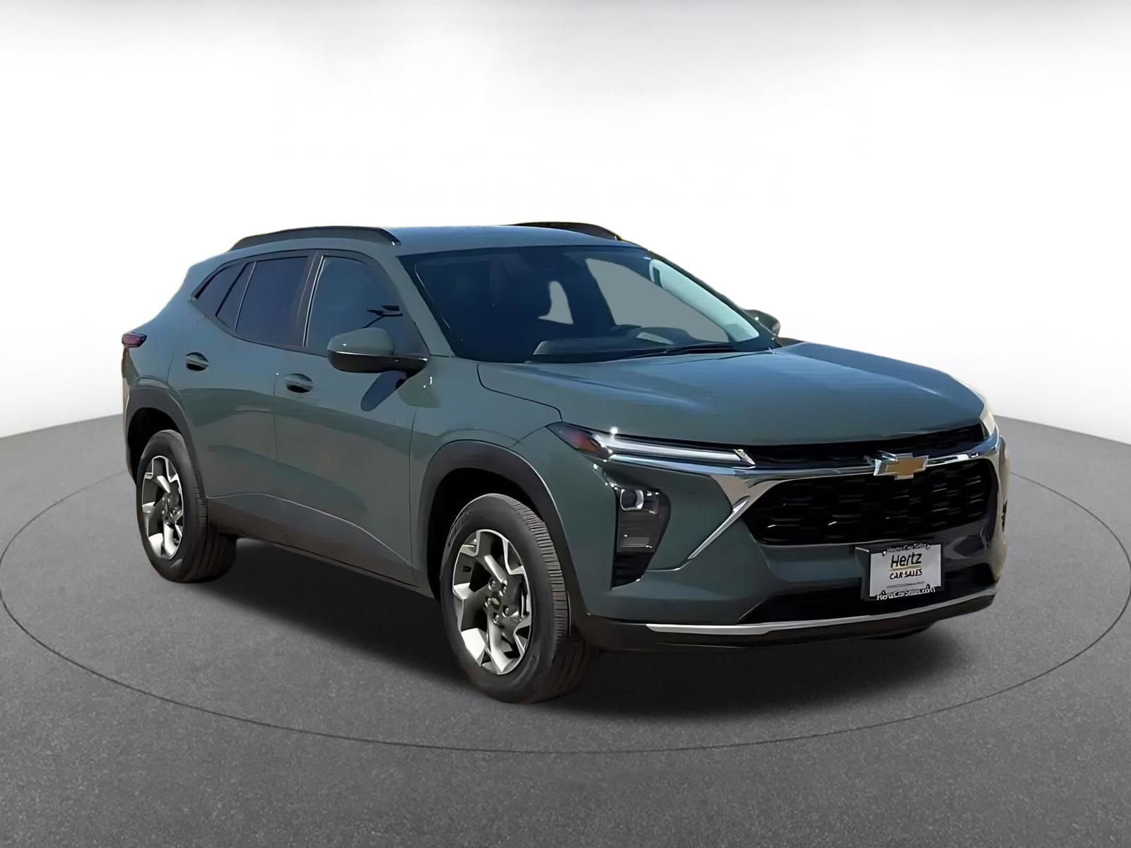 Used 2025 Chevrolet Trax LT w/ LT Convenience Package FWD image 3