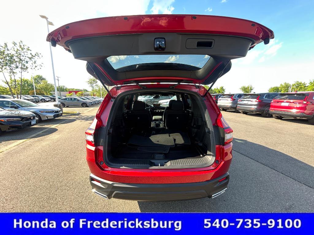 Used 2025 Honda Pilot Sport image 12