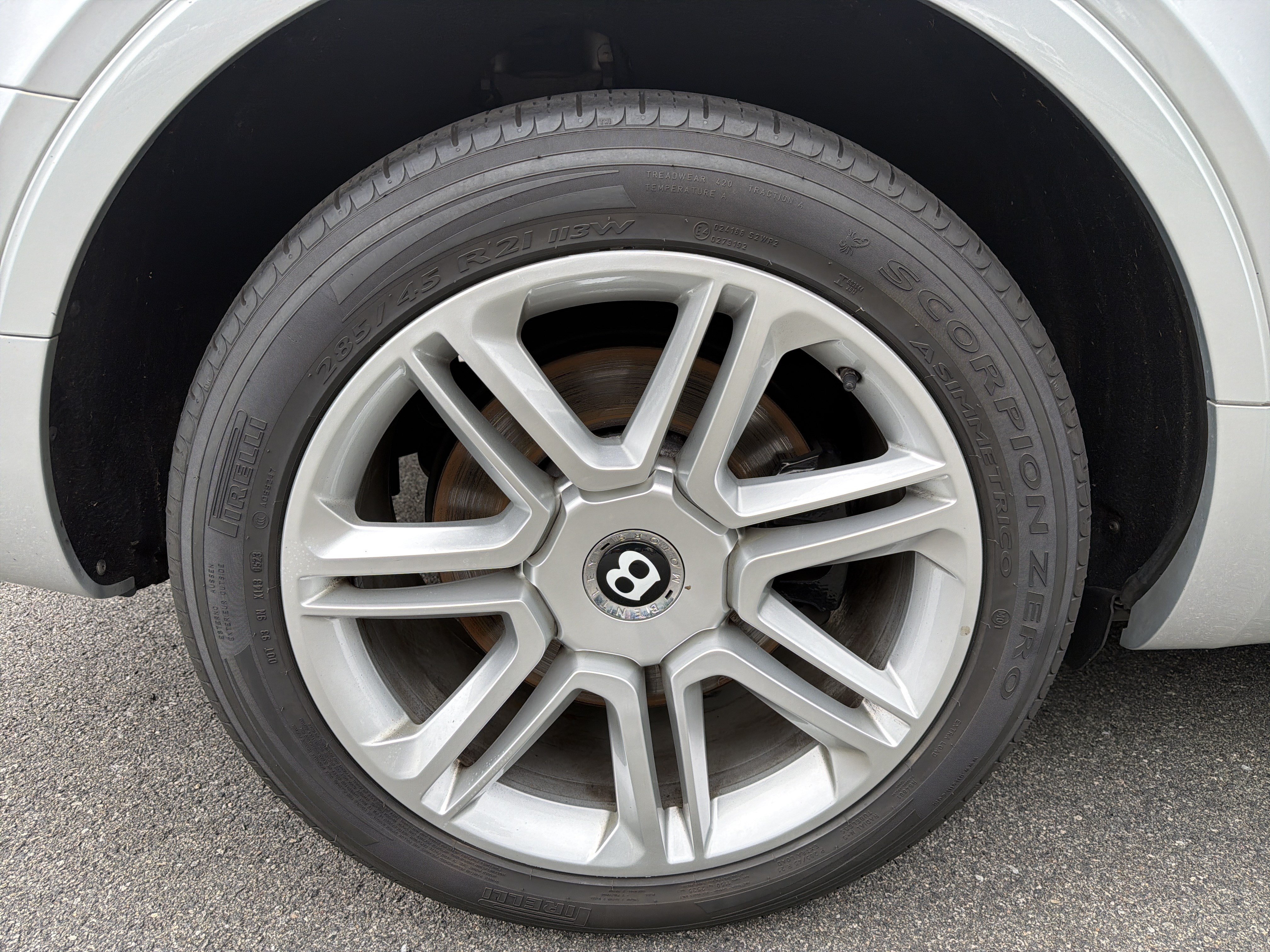 Used 2018 Bentley Bentayga AWD/4WD image 30