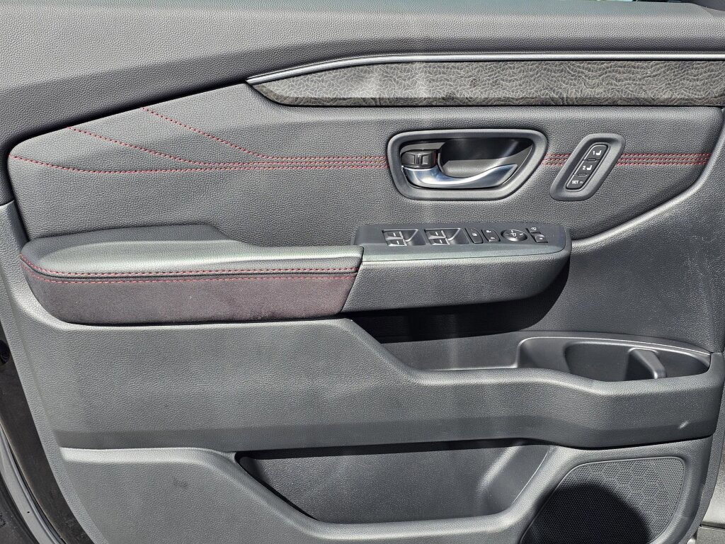 New 2026 Honda Pilot Black Edition image 15