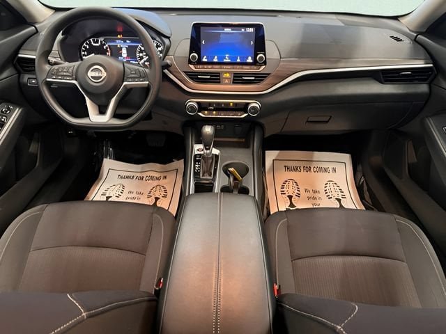 Used 2025 Nissan Altima 2.5 SV FWD image 18