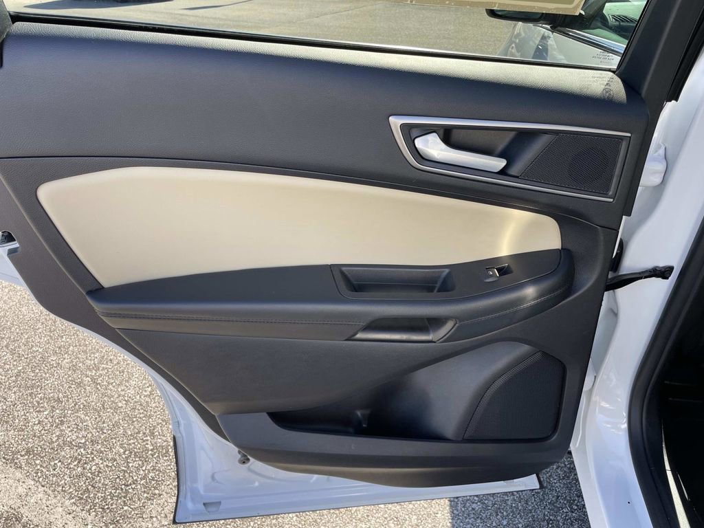 Used 2021 Ford Edge SEL w/ Convenience Package image 10