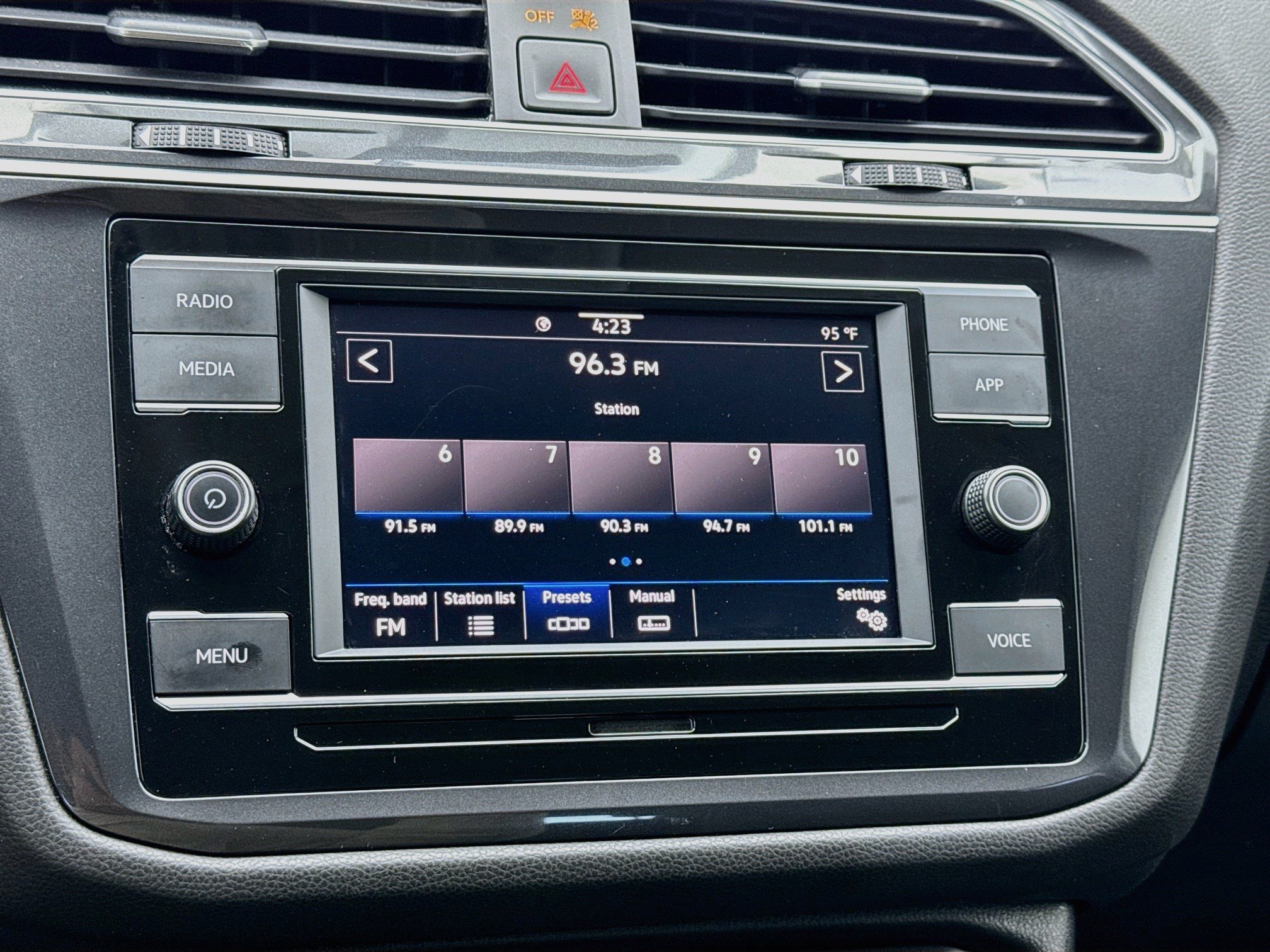 Used 2022 Volkswagen Tiguan S FWD image 11