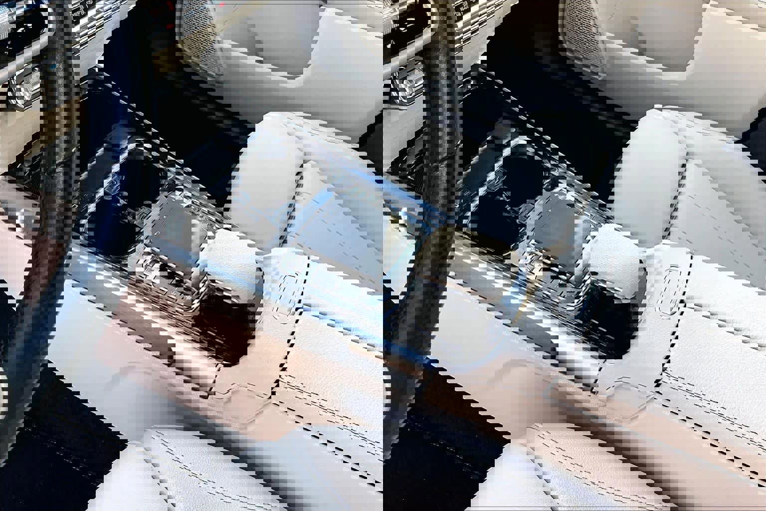 Used 2020 Mercedes-Benz GLB 250 GLB 250 w/ Premium Package image 17