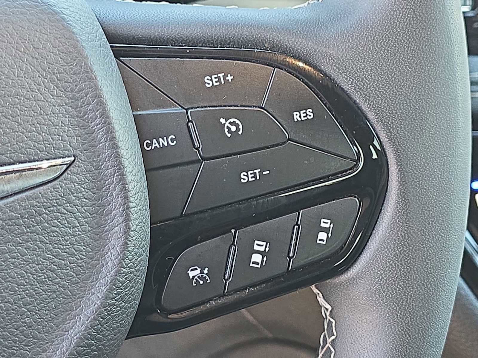 Used 2024 Chrysler Pacifica Premium image 29