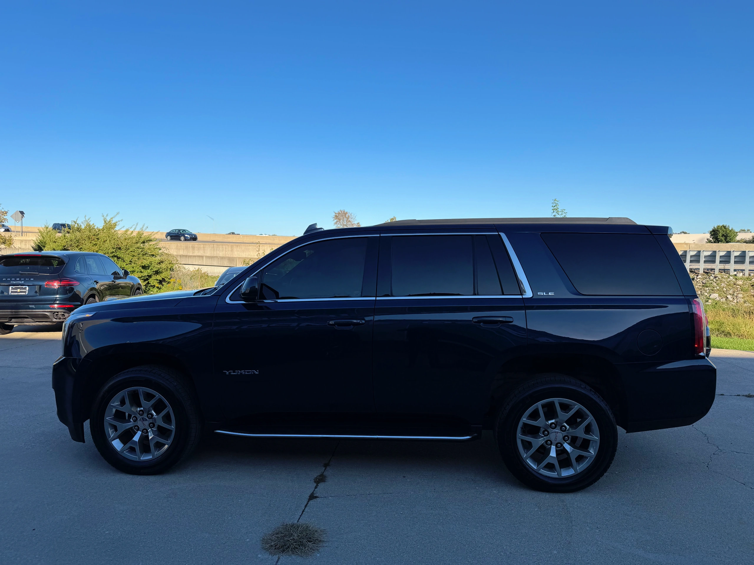 Used 2019 GMC Yukon SLE w/ SLE Value Package AWD/4WD image 5