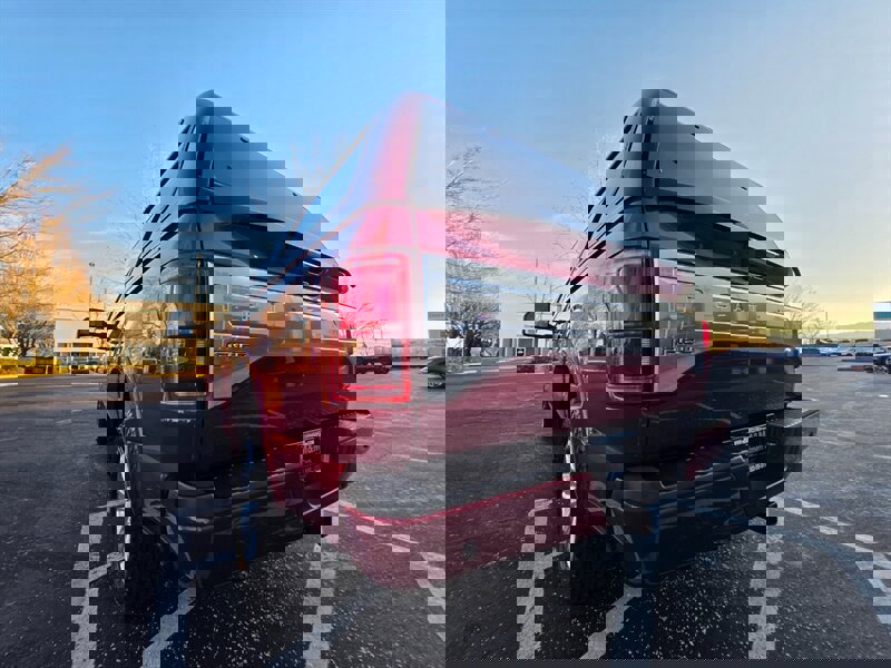 Used 2017 Ford F150 Platinum w/ Equipment Group 701A Luxury AWD/4WD image 11