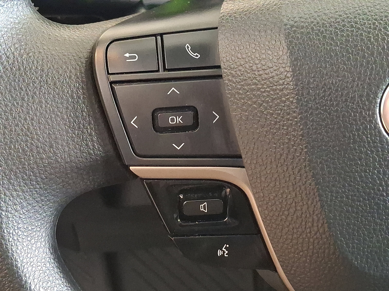 Certified 2025 Toyota Camry LE image 21