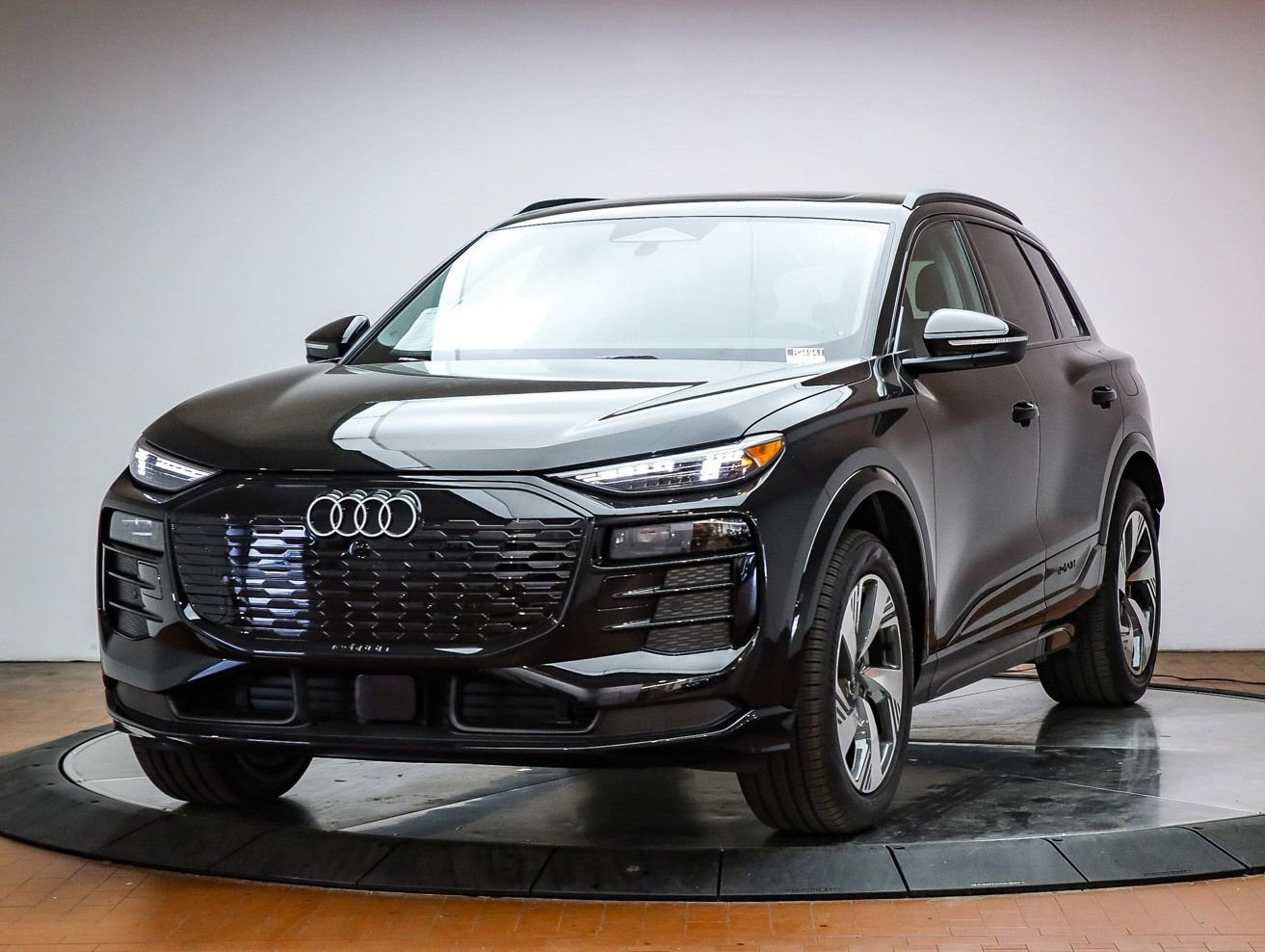 New 2025 Audi Q6 e-tron Premium Plus AWD/4WD image 1