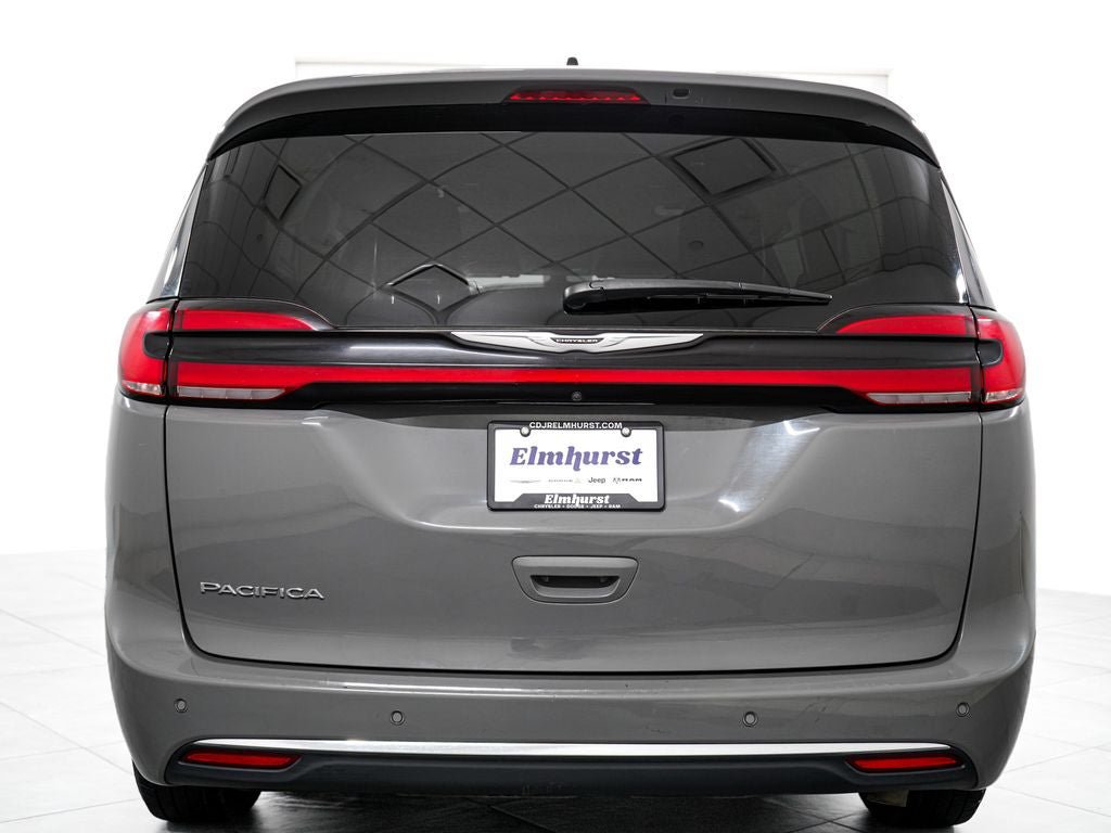 Used 2023 Chrysler Pacifica Touring-L FWD image 6