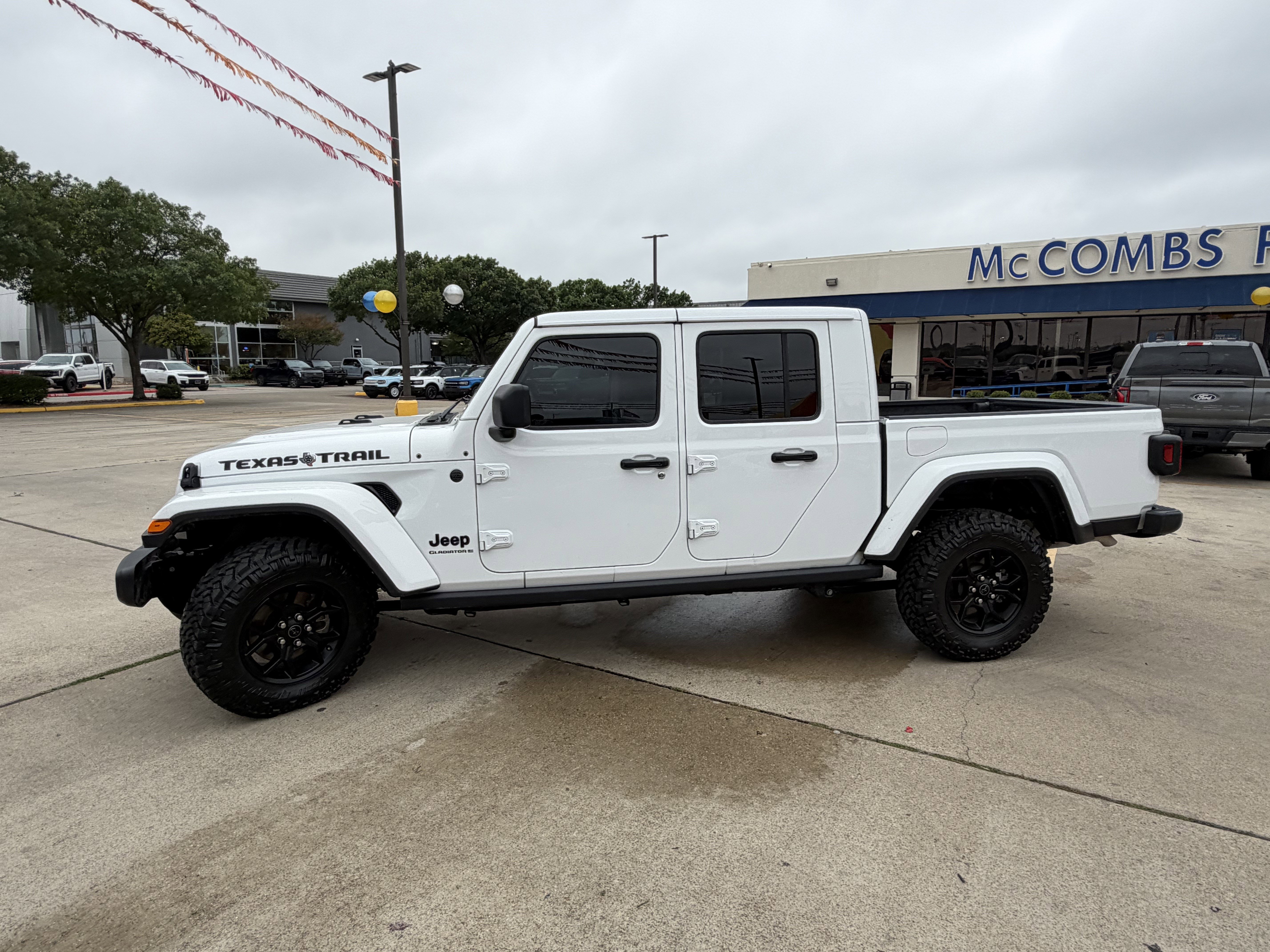Used 2024 Jeep Gladiator Sport AWD/4WD image 11