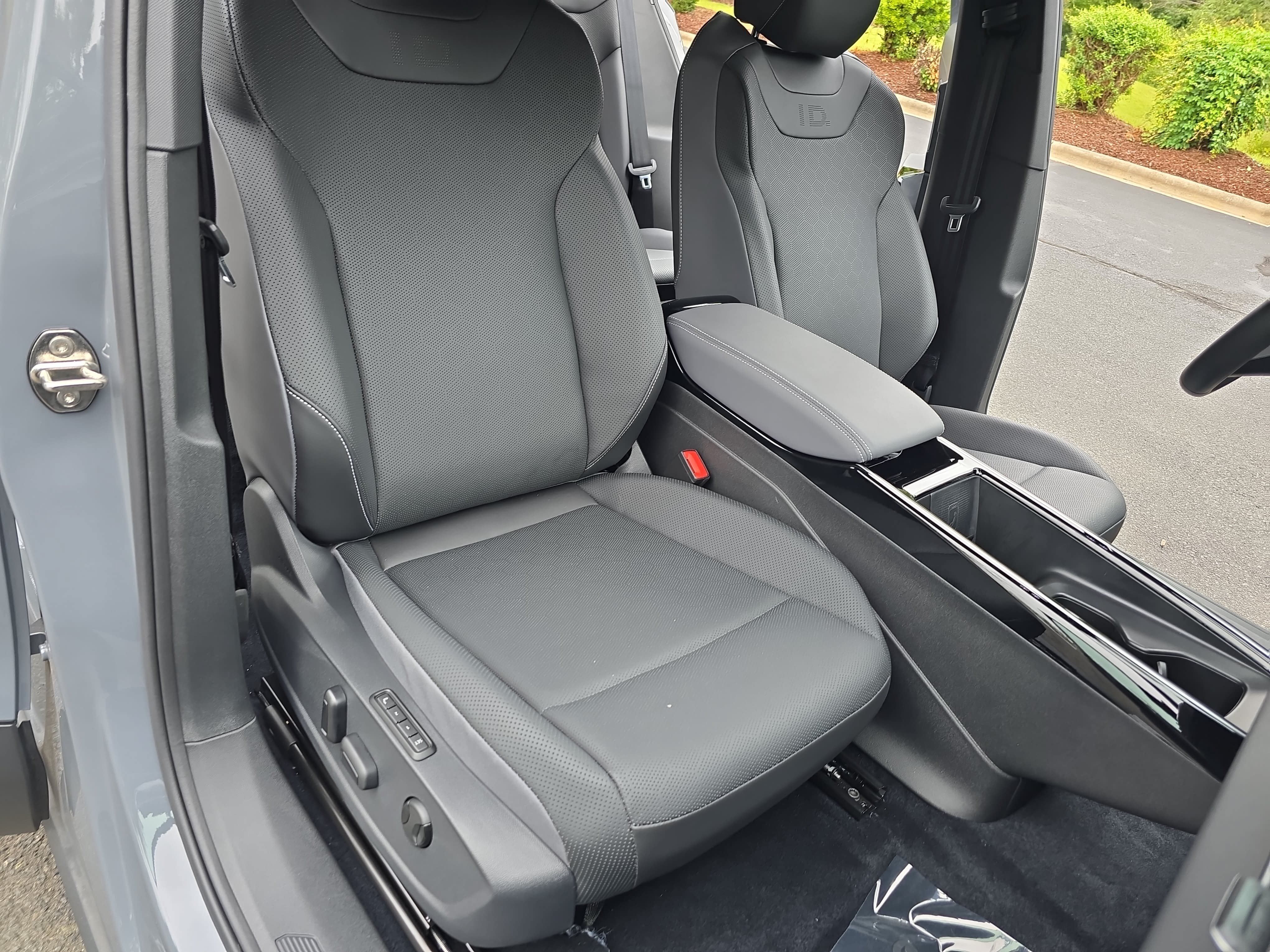 Certified 2025 Volkswagen ID.4 Pro S Plus AWD/4WD image 10