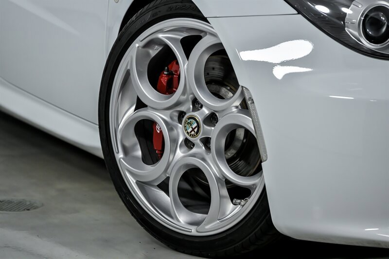 Used 2015 Alfa Romeo 4C Coupe w/ Leather Interior Group RWD image 3