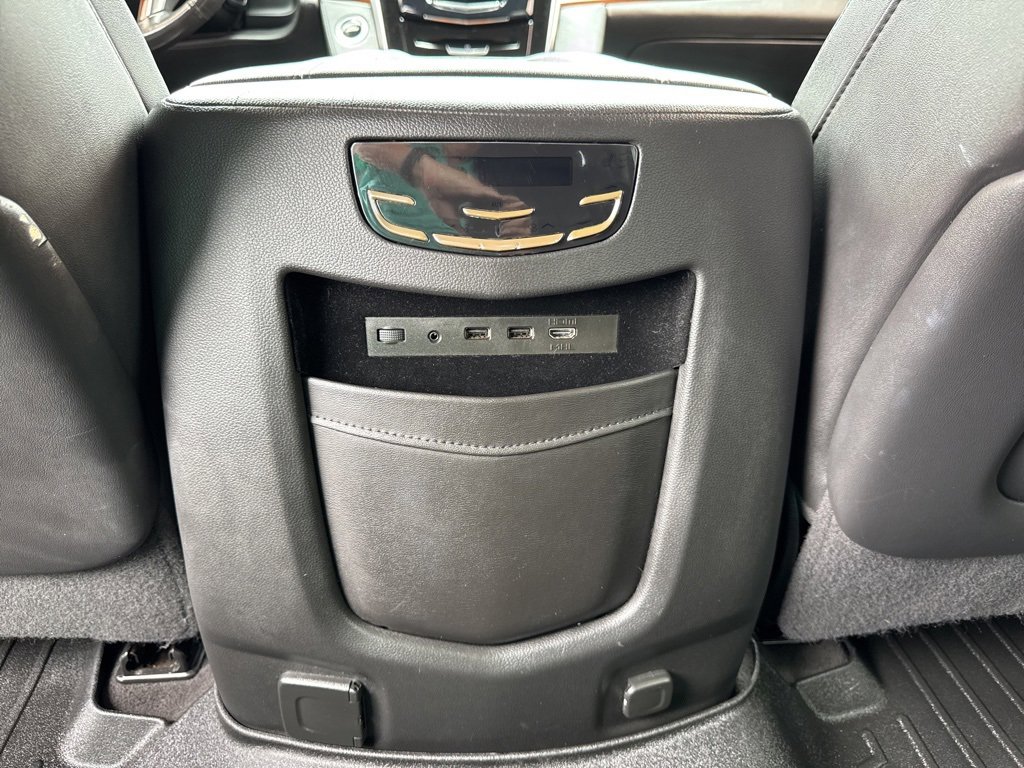 Used 2020 Cadillac Escalade Premium Luxury image 29
