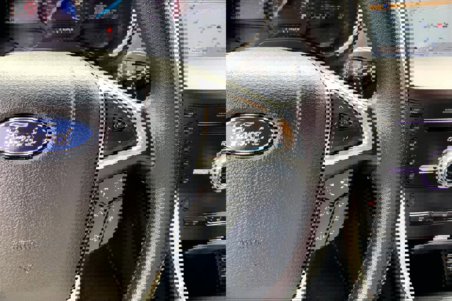 Used 2017 Ford Edge Titanium w/ Technology Package image 40