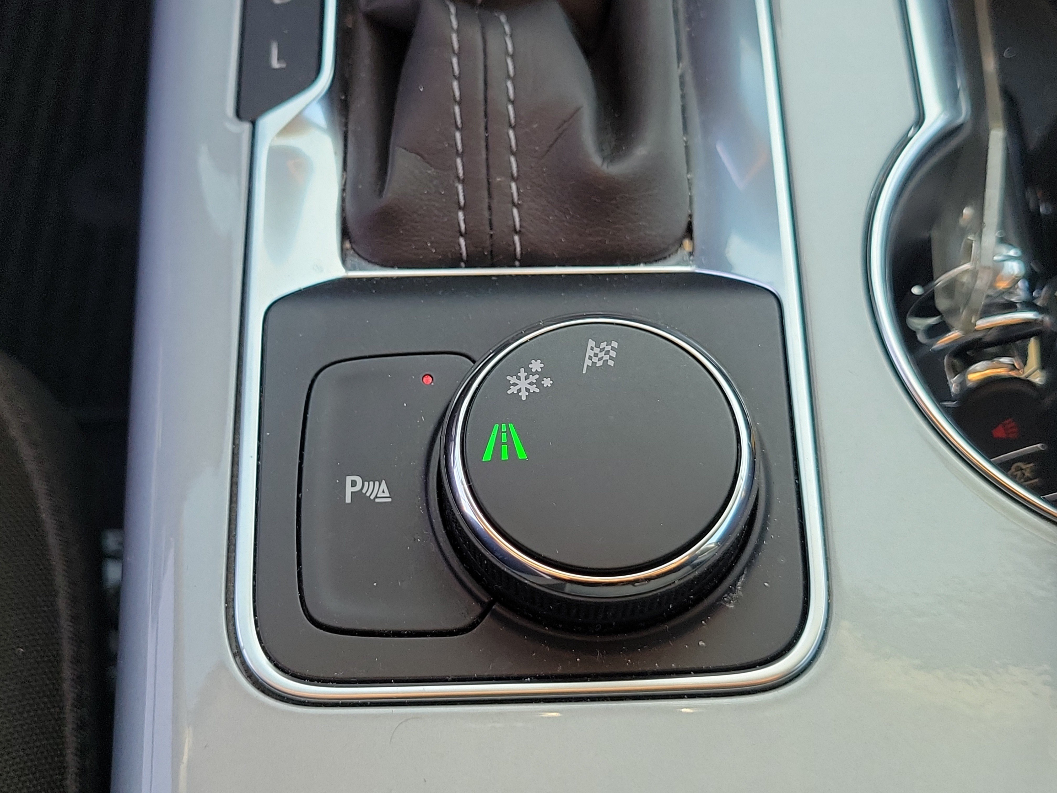 Used 2020 Chevrolet Blazer LT FWD image 29