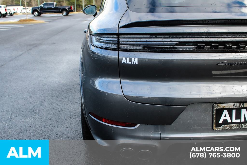 Used 2025 Porsche Cayenne GTS w/ Technology Package image 12