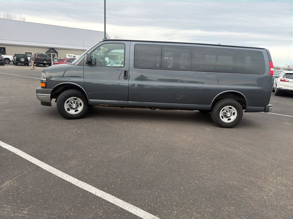 Used 2017 Chevrolet Express 3500 LT w/ LT Preferred Equipment Group RWD image 4
