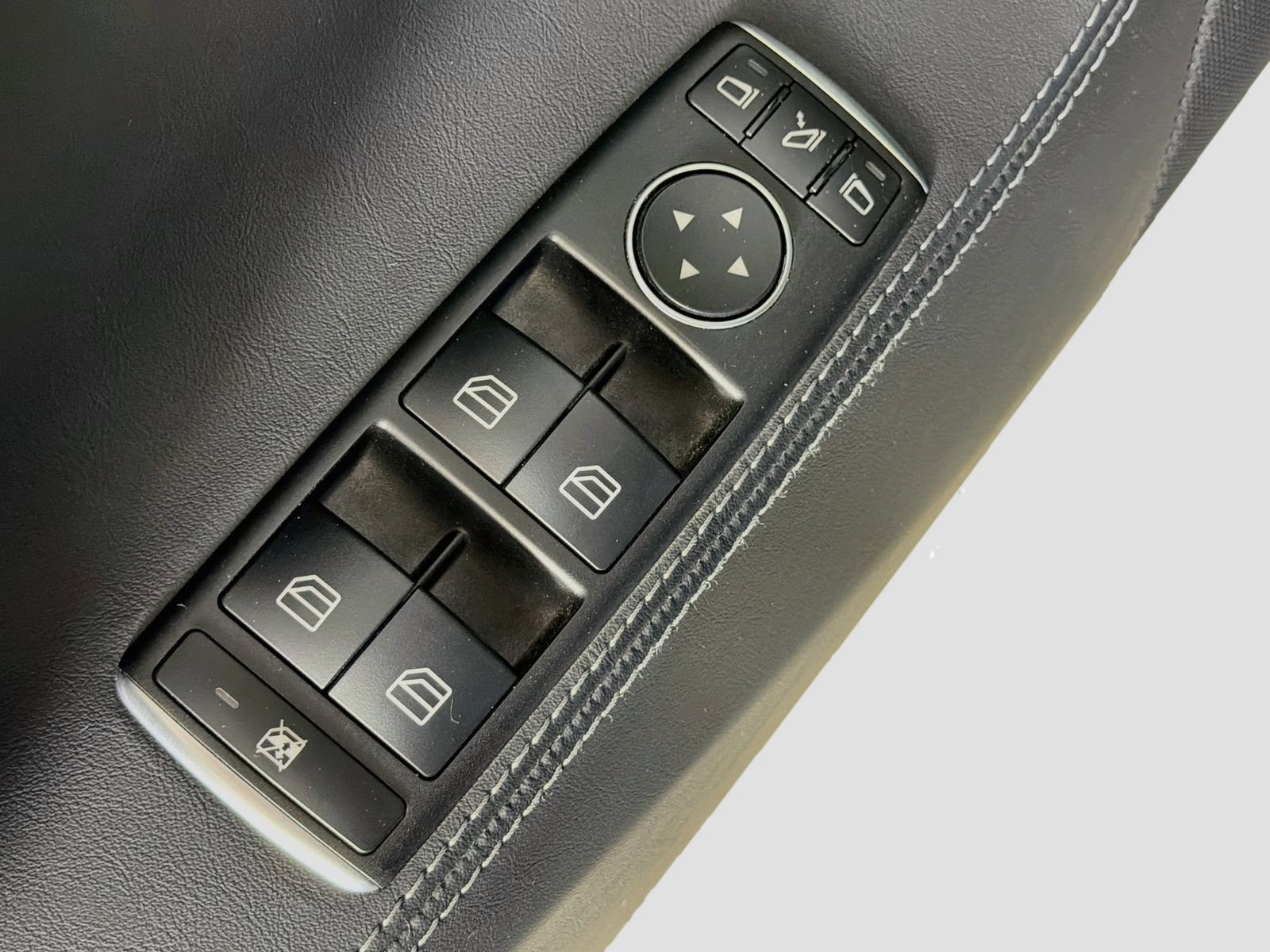 Used 2020 Tesla Model S Long Range Plus AWD/4WD image 17