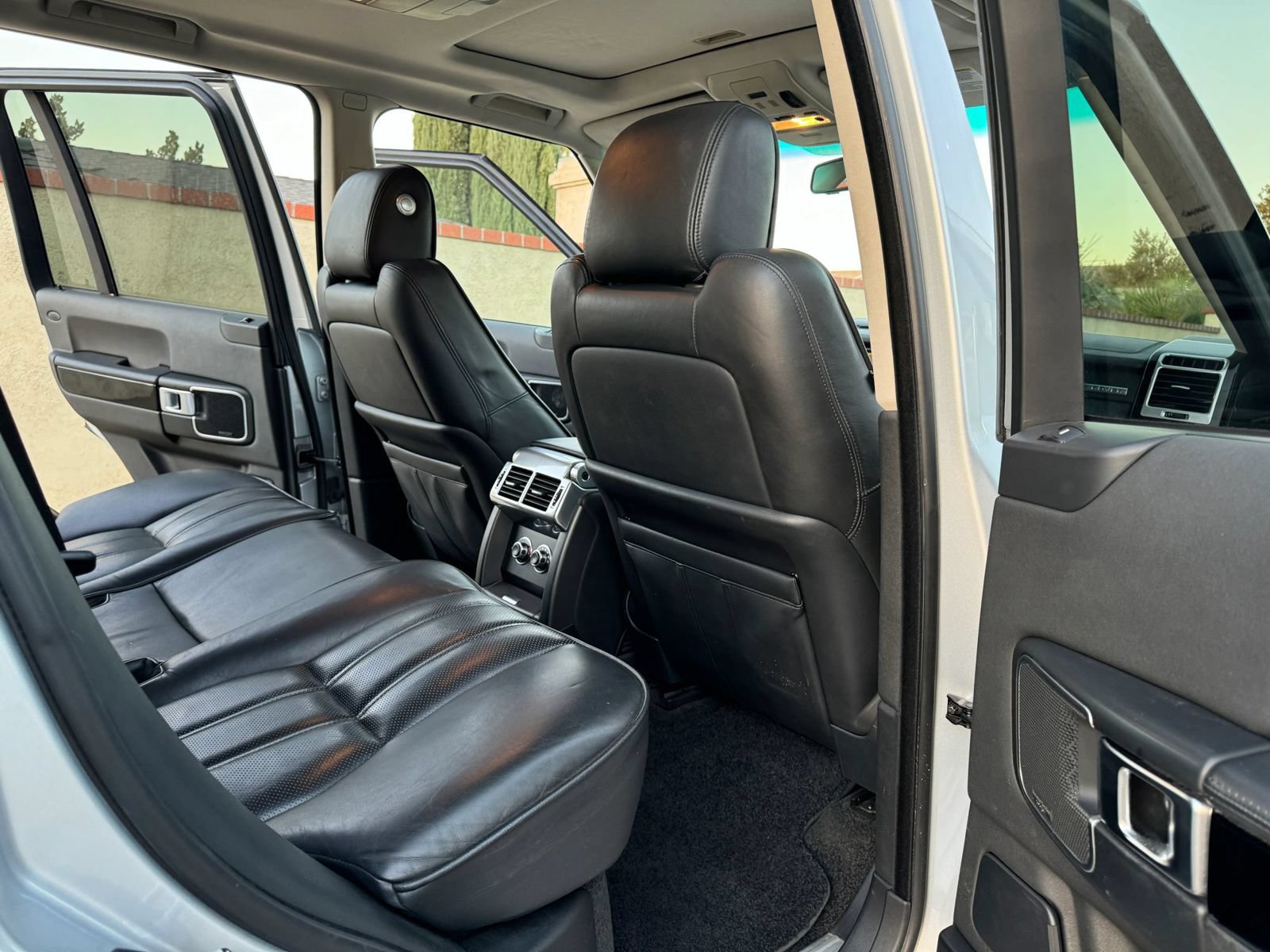 Used 2011 Land Rover Range Rover HSE LUX AWD/4WD image 8