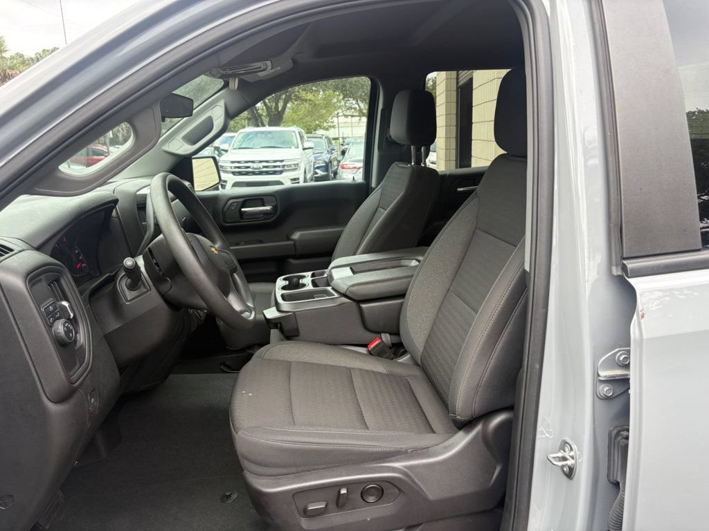 Used 2024 Chevrolet Silverado 1500 Custom w/ Turbomax Blackout Package RWD image 12