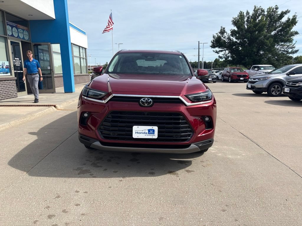 Used 2024 Toyota Grand Highlander AWD image 2