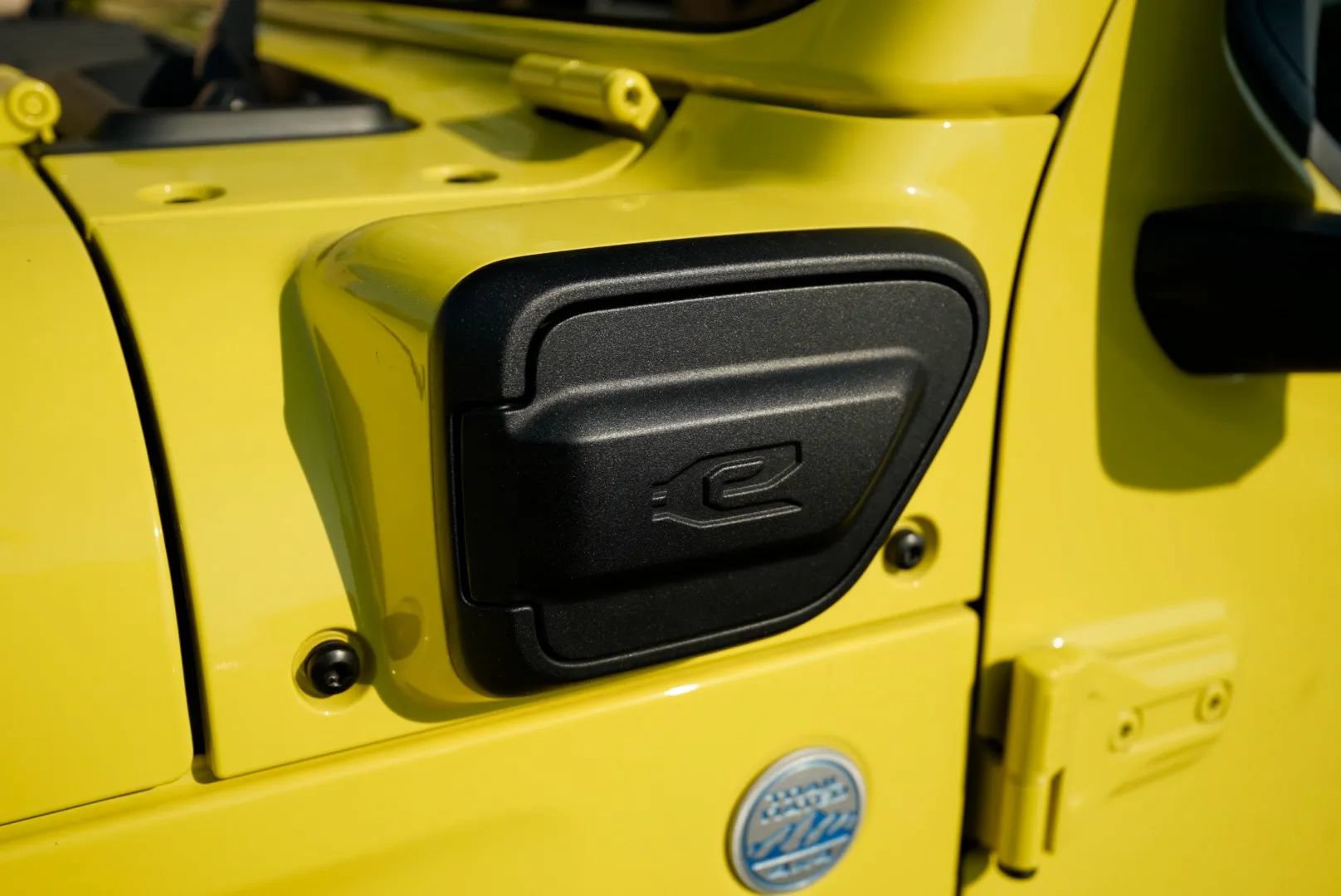 Used 2023 Jeep Wrangler Unlimited Sahara w/ Cold Weather Group AWD/4WD image 12