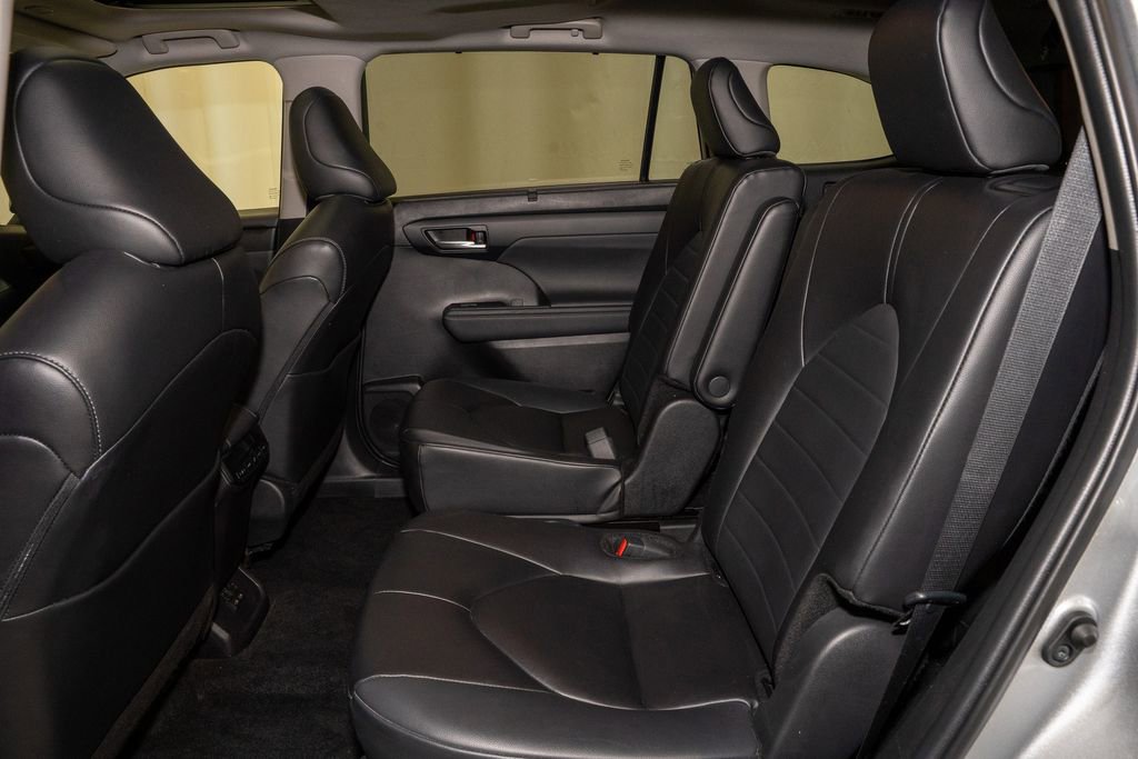 Used 2024 Toyota Highlander XLE image 9