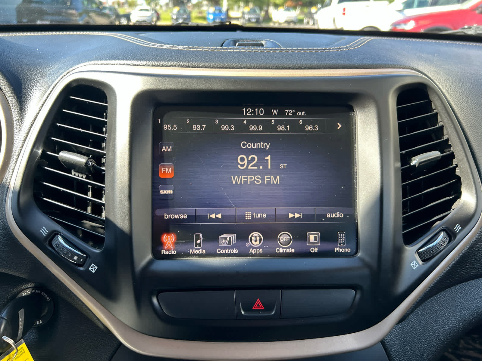Used 2015 Jeep Cherokee Latitude w/ Cold Weather Group FWD image 15