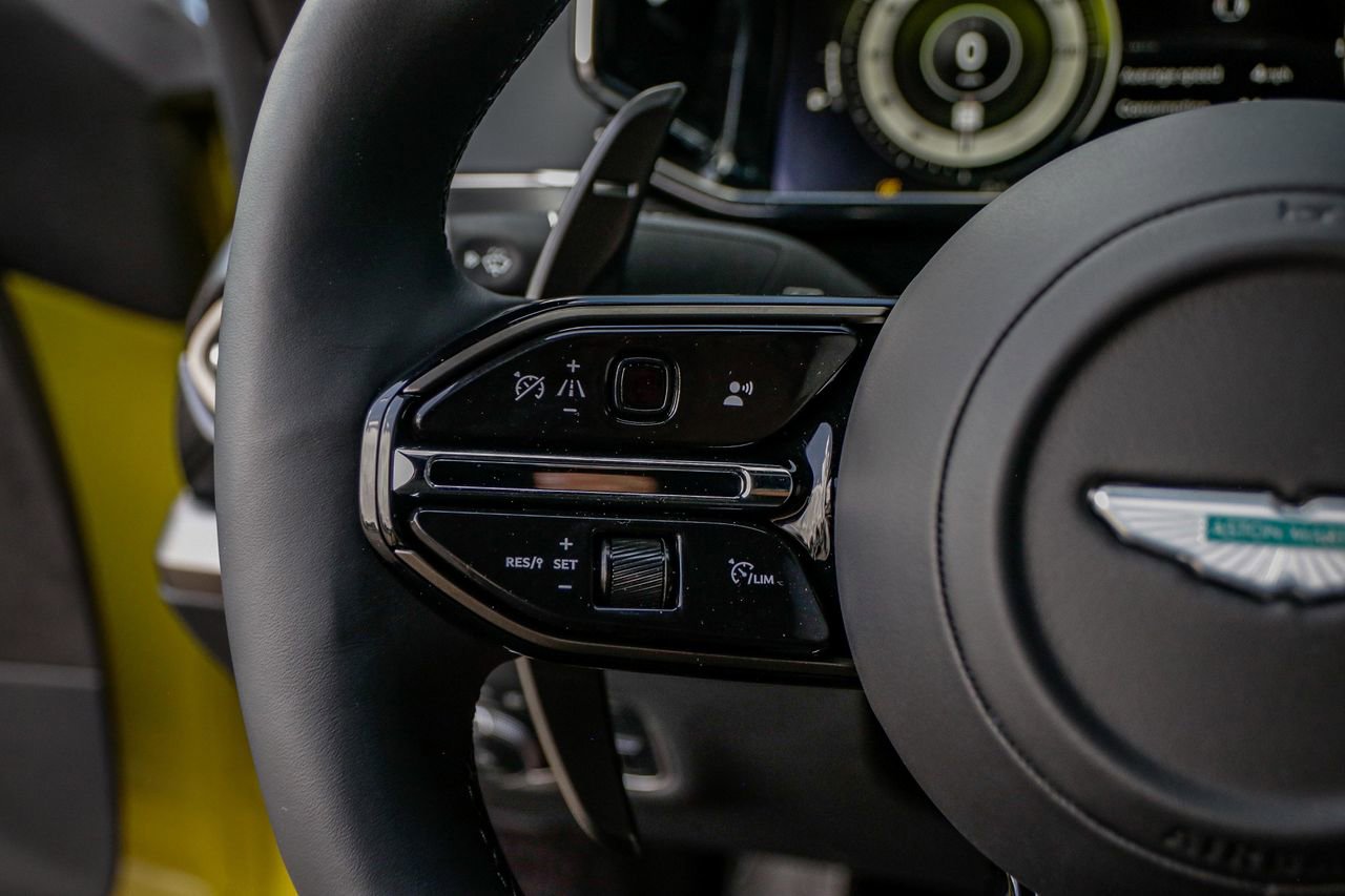 New 2025 Aston Martin V8 Vantage Coupe RWD image 24