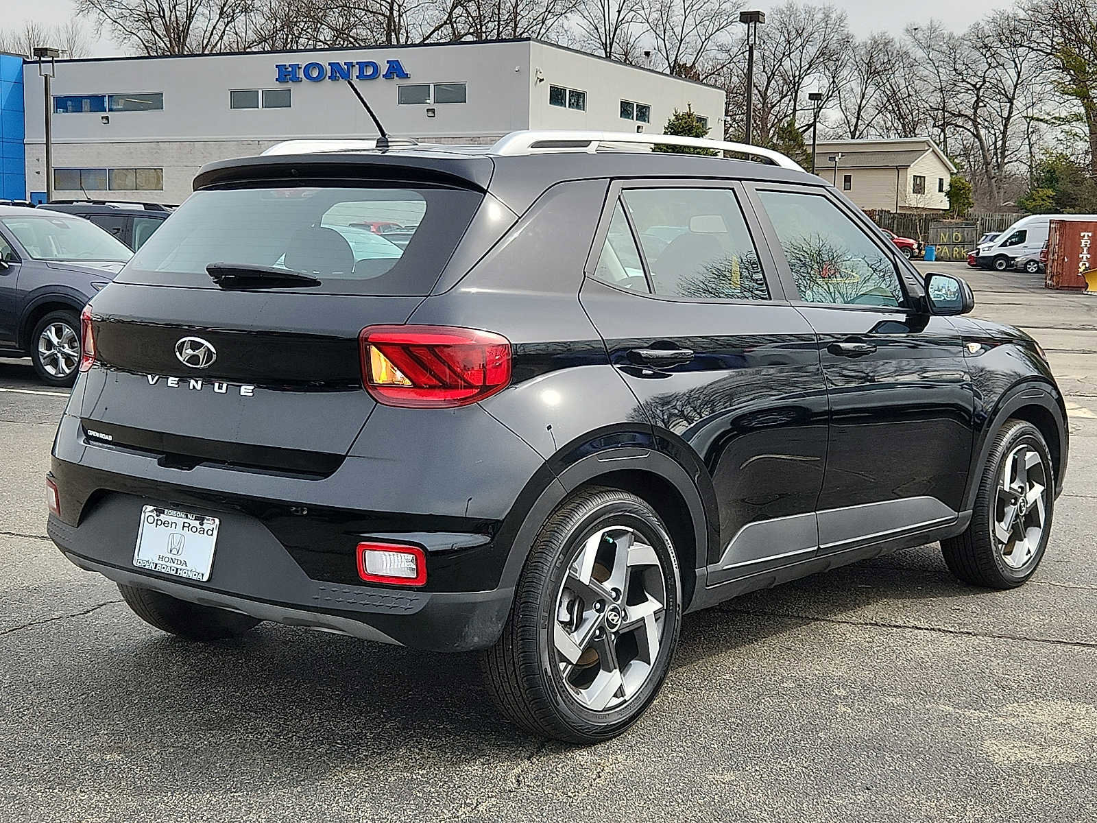 Used 2023 Hyundai Venue SEL w/ Cargo Package FWD image 6