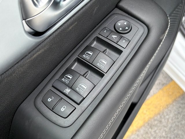 New 2026 Chrysler Pacifica Limited w/ S Appearance Package FWD image 13