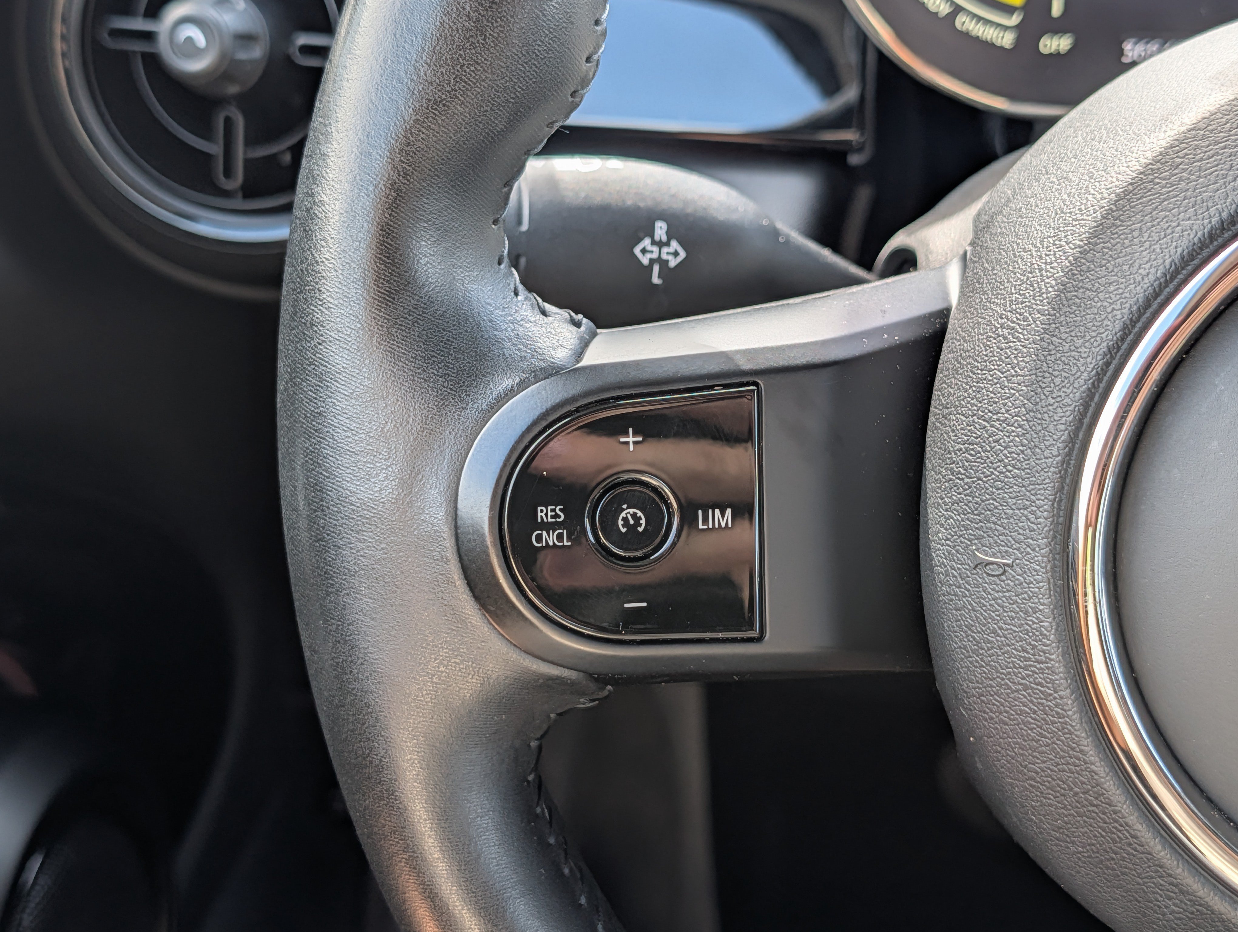 Used 2022 MINI Cooper SE FWD image 31