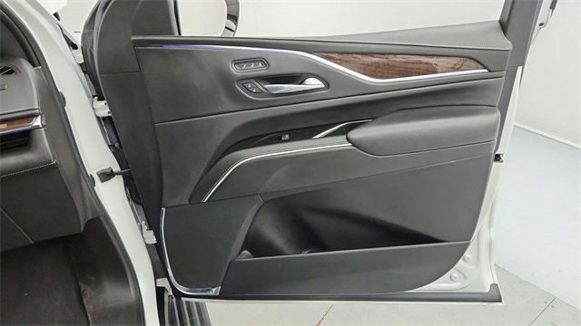 Used 2021 Cadillac Escalade Premium Luxury Platinum w/ Heavy-Duty Trailer Package image 23