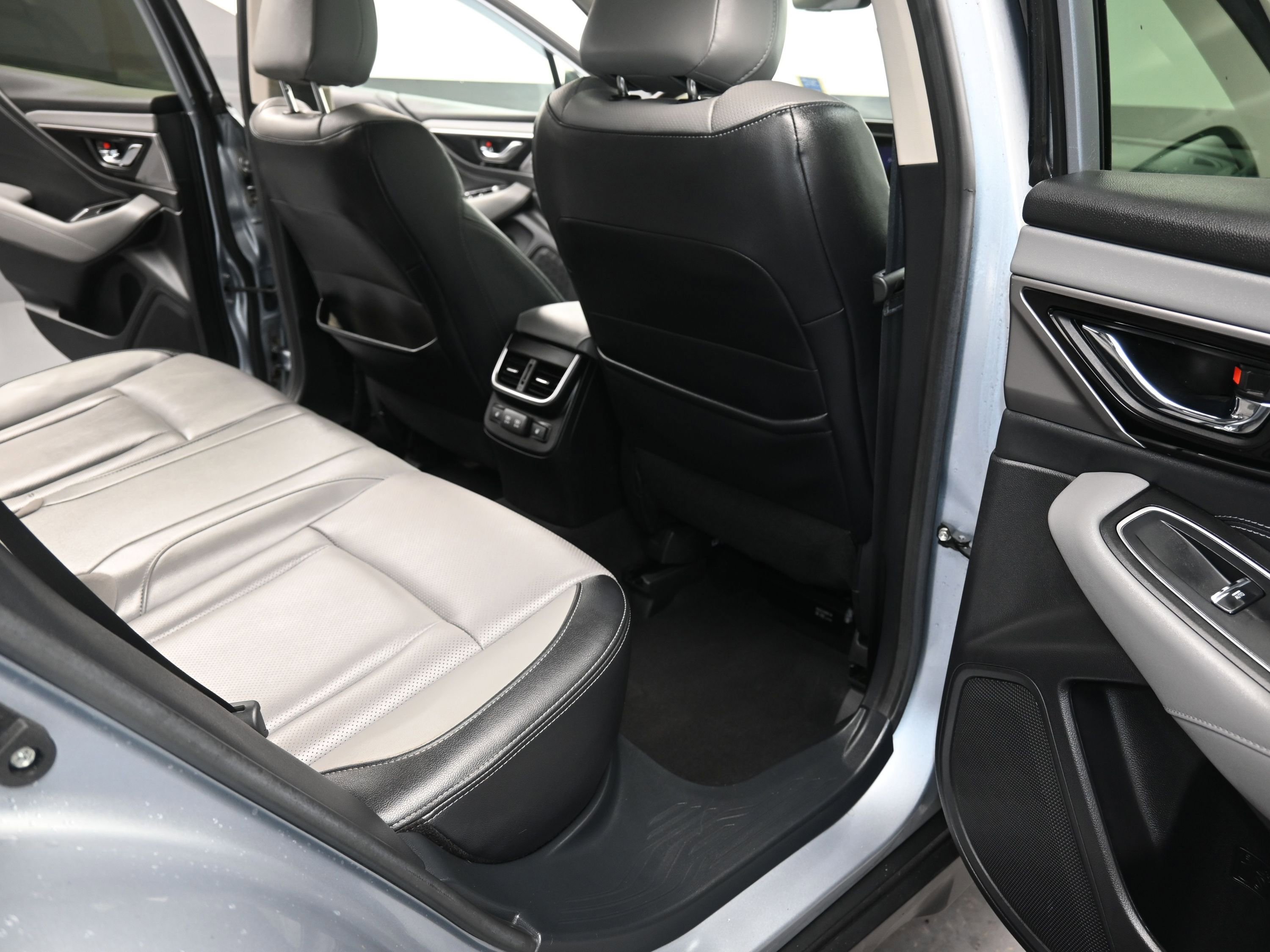 Used 2020 Subaru Outback Limited image 26