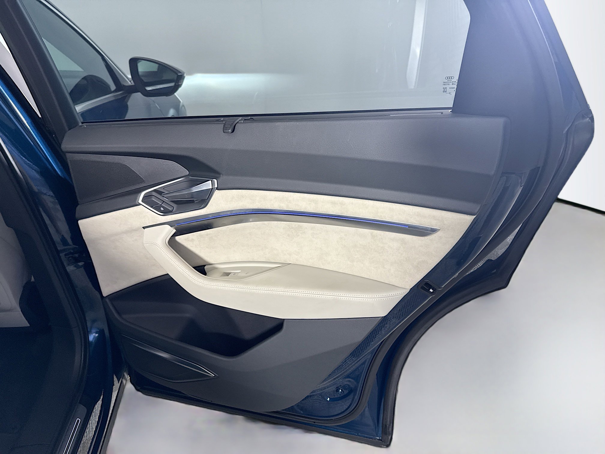 Used 2019 Audi e-tron Prestige w/ Prestige Package image 28