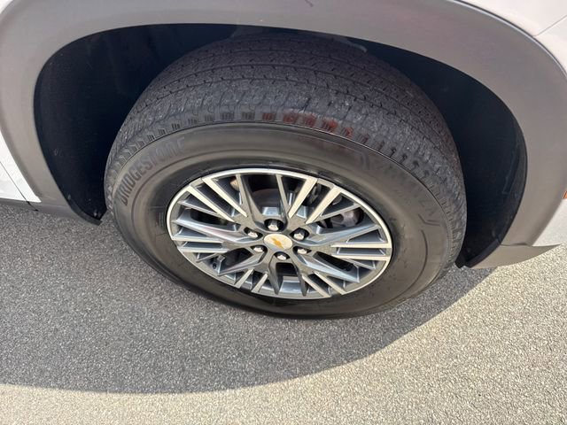 Used 2025 Chevrolet Traverse LT image 12