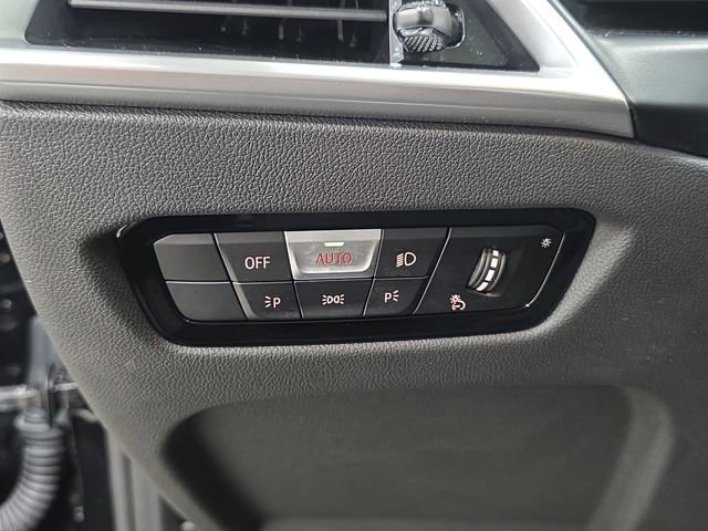 Certified 2025 BMW 330i xDrive Sedan w/ Convenience Package image 23